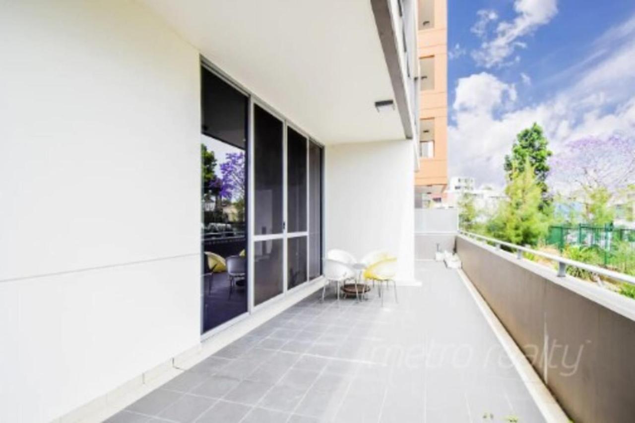 Sun-Drenched 3 Bedroom Apartment In Turrella Mascot Luaran gambar
